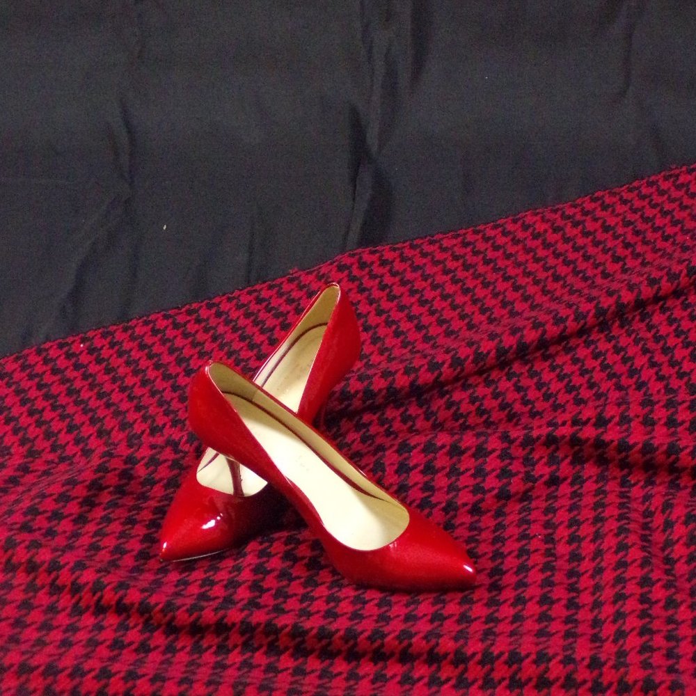HOT RED 8.5 PATENT LEATHER HEELS